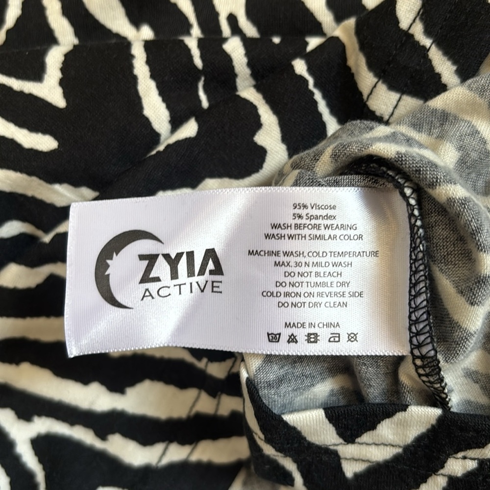 ZYIA Active Black & White Safari Tank Size Small New With Tags! - Picture 11 of 11